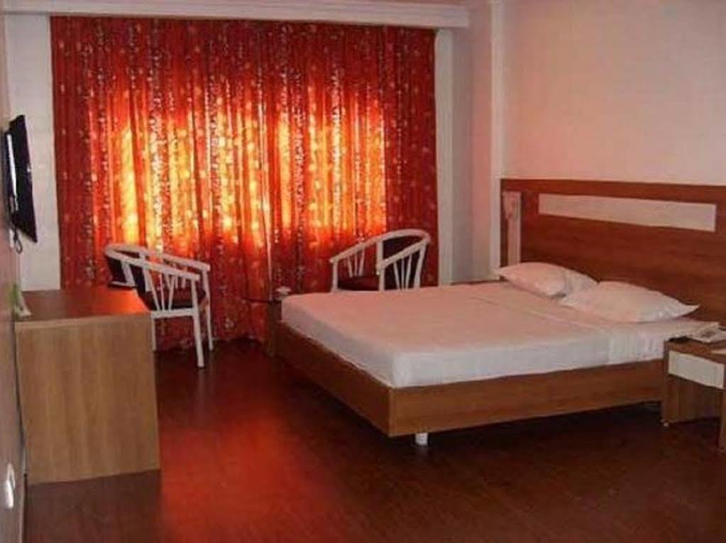 Fabhotel Royal Star Chennai Exterior photo